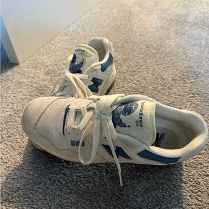 New Balance Women’s Sneakers in Cream and Navy